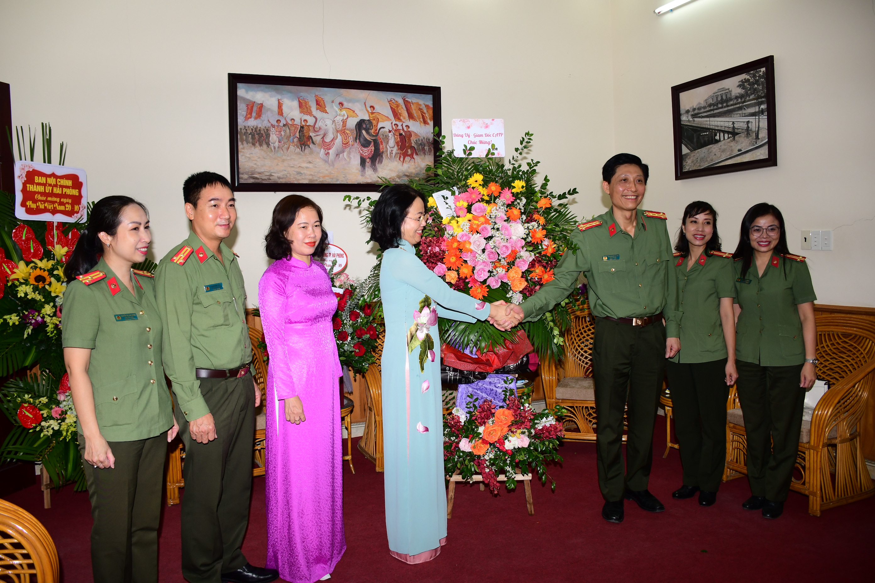 Chúc mừng Hội Liên hiệp phụ nữ thành phố Hải Phòng